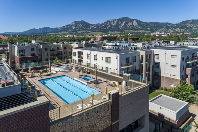 3301 Arapahoe Ave, Unit 115 in Boulder, CO - Building Photo - Building Photo