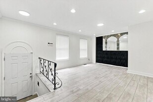 7813 Midis Pl in Philadelphia, PA - Building Photo