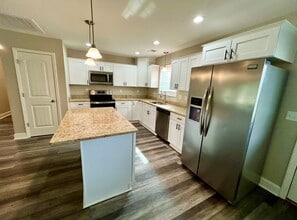 112 Elmwood Ave in Pinewood, SC - Building Photo - Building Photo