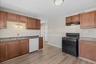 9750 Lorna Ln in St. Louis, MO - Building Photo - Building Photo