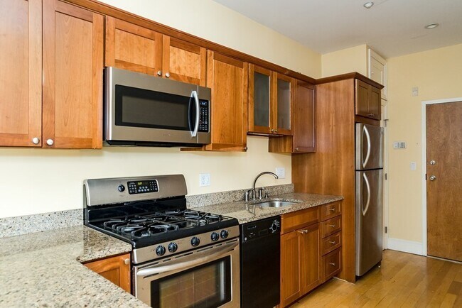 8 Garden Ct St in Boston, MA - Building Photo - Building Photo