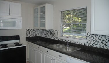 2038 Dellwood Pl in Decatur, GA - Foto de edificio - Building Photo