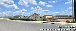 property at 1635 Knoll Rdg