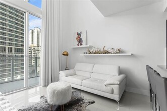 1080 Brickell Ave, Unit 903 in Miami, FL - Foto de edificio - Building Photo
