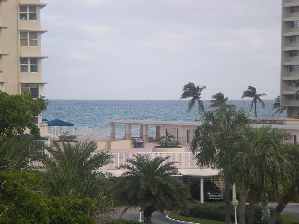 4013 N Ocean Dr in Lauderdale-by-the-Sea, FL - Building Photo