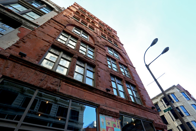 Bell Lofts in St. Louis, MO - Foto de edificio - Building Photo