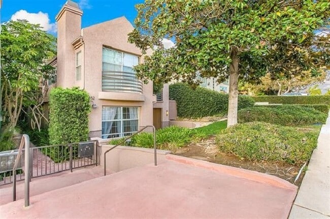 property at 1652 Reed Ave