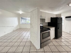 3049 NW 9th Ave in Wilton Manors, FL - Foto de edificio - Building Photo