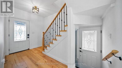 708 Wilson St in Hamilton, ON - Building Photo - Building Photo