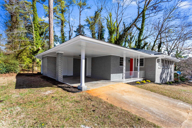 2313 Green Forrest Dr in Decatur, GA - Building Photo - Building Photo