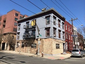 97 Webster Ave in Jersey City, NJ - Building Photo - Building Photo