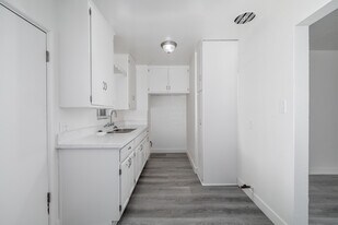 903 N Sloan Ave. in Compton, CA - Building Photo