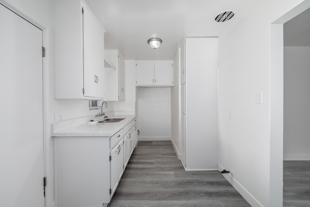 903 N Sloan Ave. in Compton, CA - Building Photo