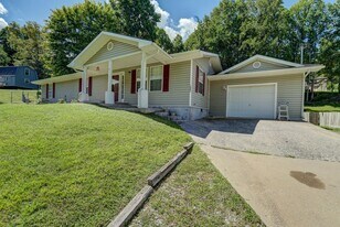 1883 Powder Branch Rd in Johnson City, TN - Building Photo