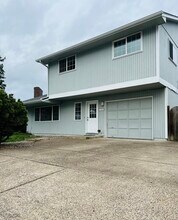 780 66th St in Springfield, OR - Building Photo - Building Photo
