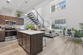 R7 Lofts in St. Paul, MN - Foto de edificio - Building Photo
