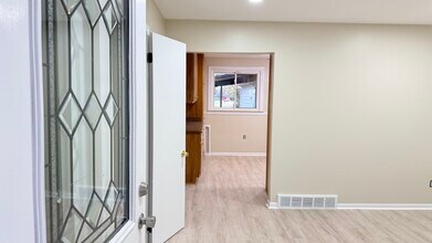 1060 Glaser Dr in Troy, MI - Building Photo - Building Photo