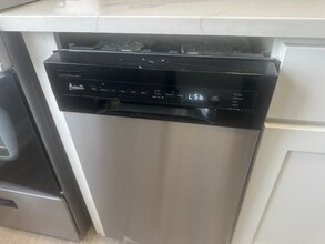 332 61st St, Unit D4 in West New York, NJ - Building Photo - Building Photo