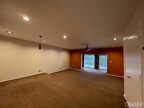 401 Hadleigh Ln in North Brunswick, NJ - Building Photo - Building Photo