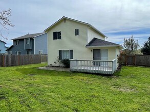 1626 SW 7th Ave in Oak Harbor, WA - Building Photo - Building Photo