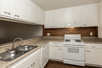 Monterra Apartment Homes in Anaheim, CA - Foto de edificio - Interior Photo