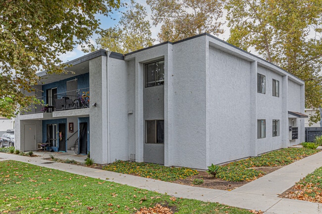 Valle at 9151 Kenwood