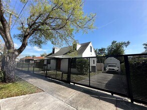 742 NW 50th St in Miami, FL - Building Photo - Building Photo