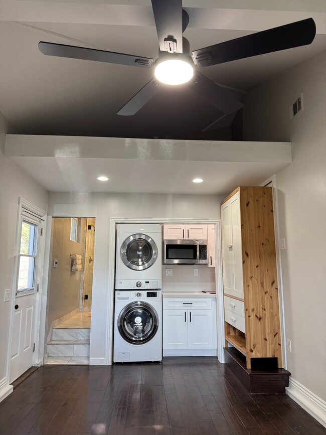 10702 Chestnut St, Unit A, Unit A