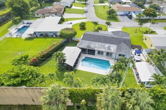 10339 Daphne Ave in Palm Beach Gardens, FL - Building Photo - Building Photo