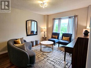 185 Blackfoot Trail in Mississauga, ON - Building Photo - Building Photo