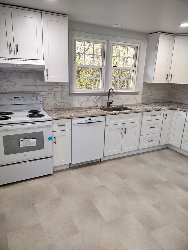 28 Canal View Dr, Unit #2