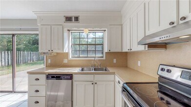 1304 Merry Oaks Dr in College Station, TX - Building Photo - Building Photo