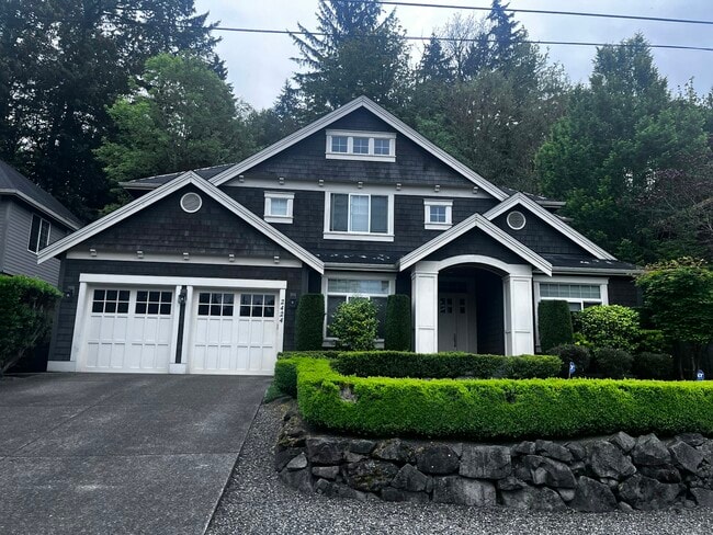 2424 108th Ave NE