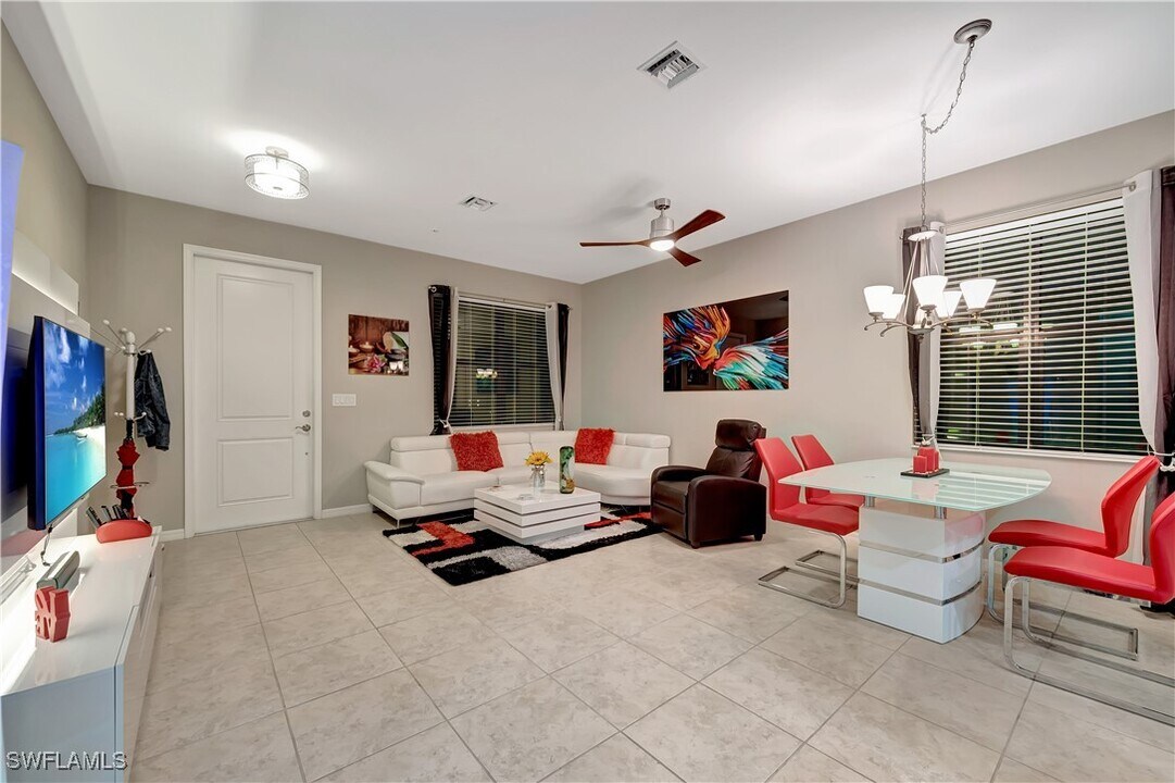 1443 Santiago Cir in Naples, FL - Building Photo