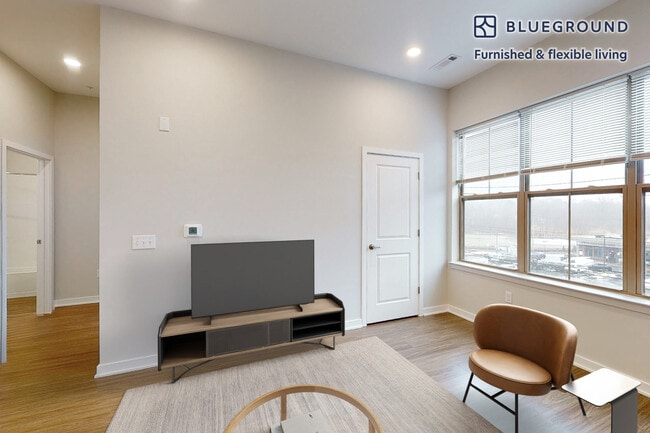 332 Halstead Ave in Harrison, NY - Foto de edificio - Building Photo