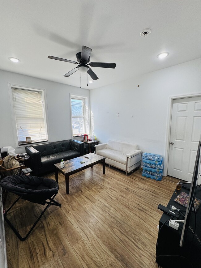482 Avenue C in Bayonne, NJ - Building Photo - Building Photo