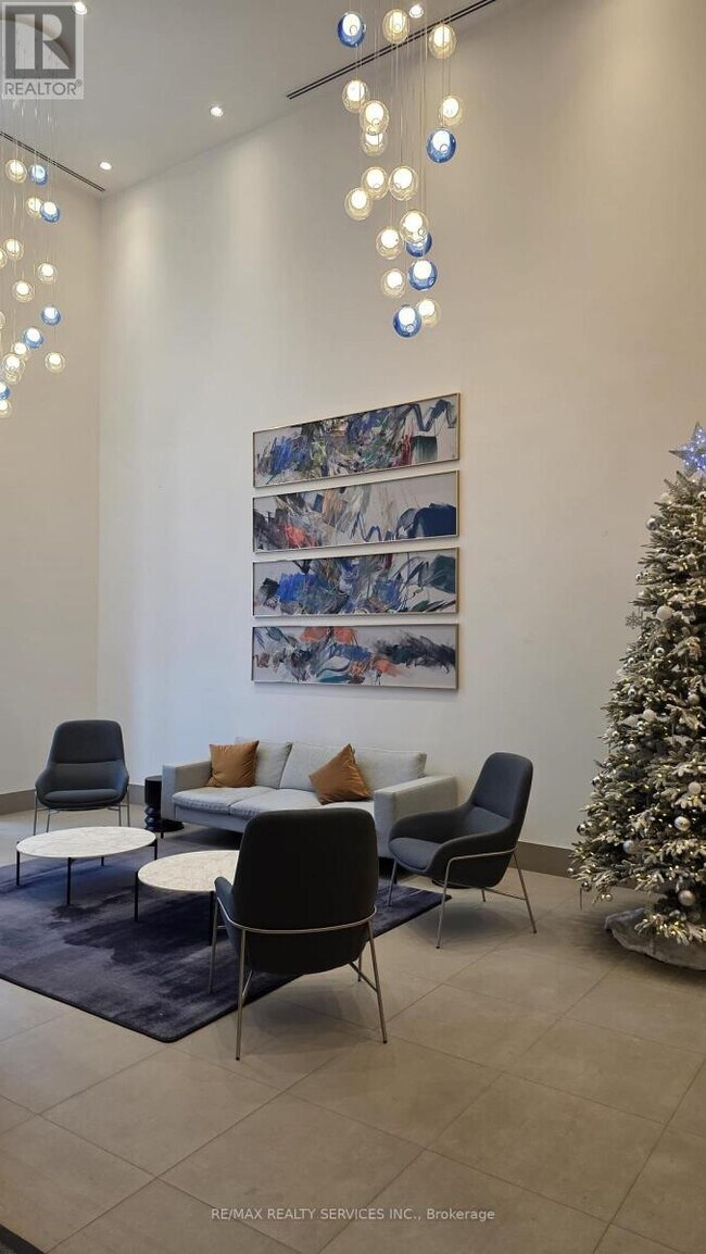 430 Square One Dr in Mississauga, ON - Building Photo - Building Photo