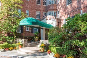 45 Popham Rd in Scarsdale, NY - Building Photo