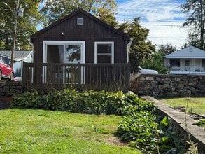 164 Shore Dr in Winchester, CT - Building Photo - Building Photo
