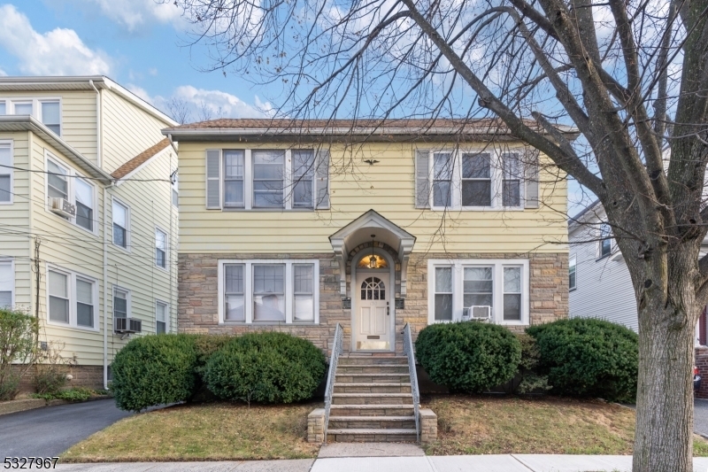 130 N Spring St in Bloomfield, NJ - Building Photo