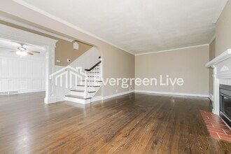 8016 Holmes Rd in Kansas City, MO - Building Photo - Building Photo