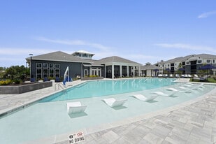 HoM at River Hills in Tampa, FL - Building Photo
