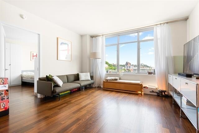 8100 River Rd in North Bergen, NJ - Building Photo