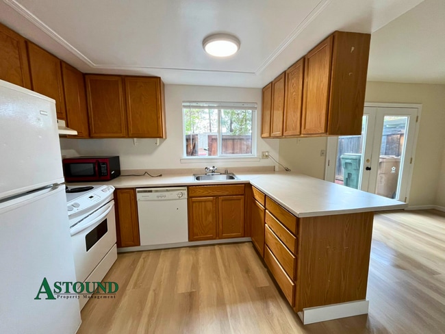 68 Fountainhead Ct in Martinez, CA - Building Photo - Building Photo
