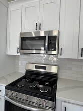 562 N De Villiers St, Unit A in Pensacola, FL - Building Photo - Building Photo