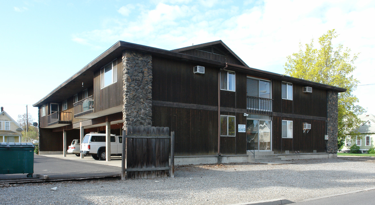 1030 W Frederick Ave in Spokane, WA - Foto de edificio