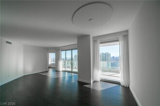 222 Karen Ave in Las Vegas, NV - Building Photo - Building Photo