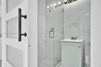 212 Beacom Blvd in Miami, FL - Building Photo - Building Photo
