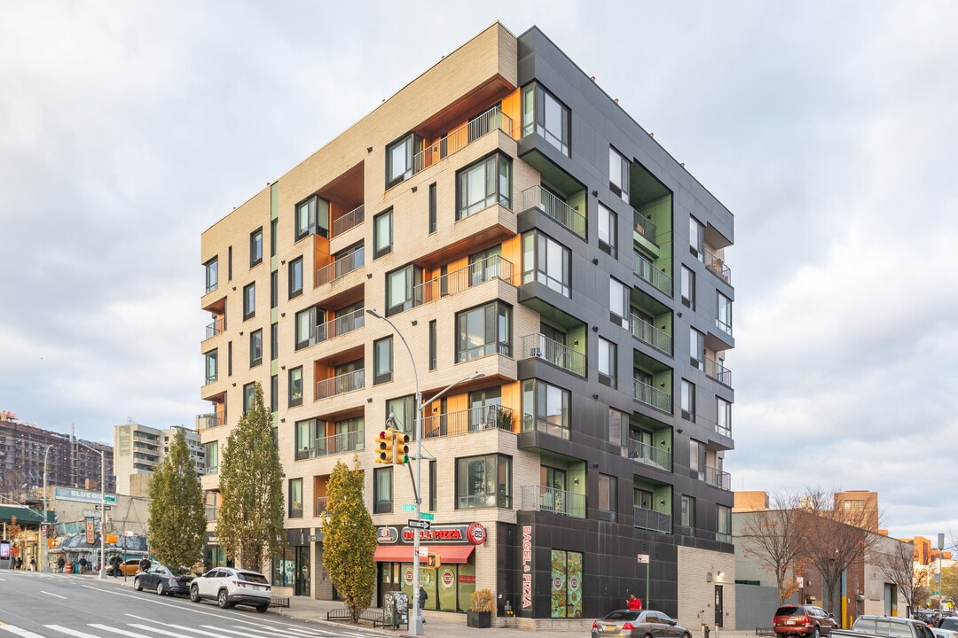 221 E 138th St in Bronx, NY - Building Photo