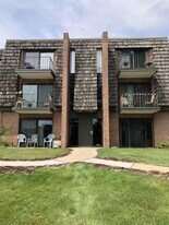 213 Forest Green Dr in Coraopolis, PA - Building Photo